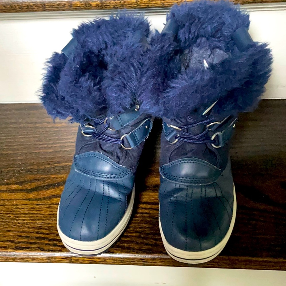 Snow boots size 5